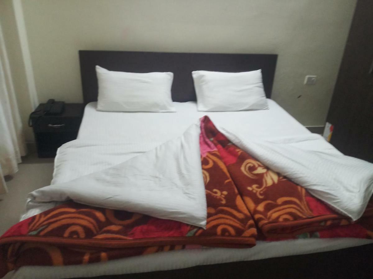Hotel Vindhwashni Haldwāni Dış mekan fotoğraf
