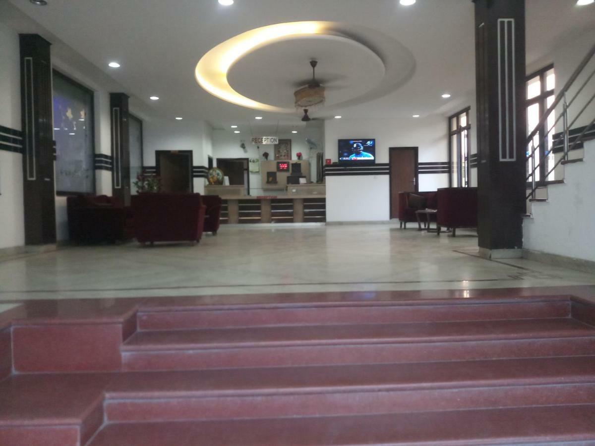 Hotel Vindhwashni Haldwāni Dış mekan fotoğraf