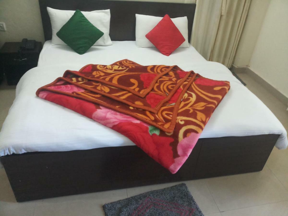 Hotel Vindhwashni Haldwāni Dış mekan fotoğraf